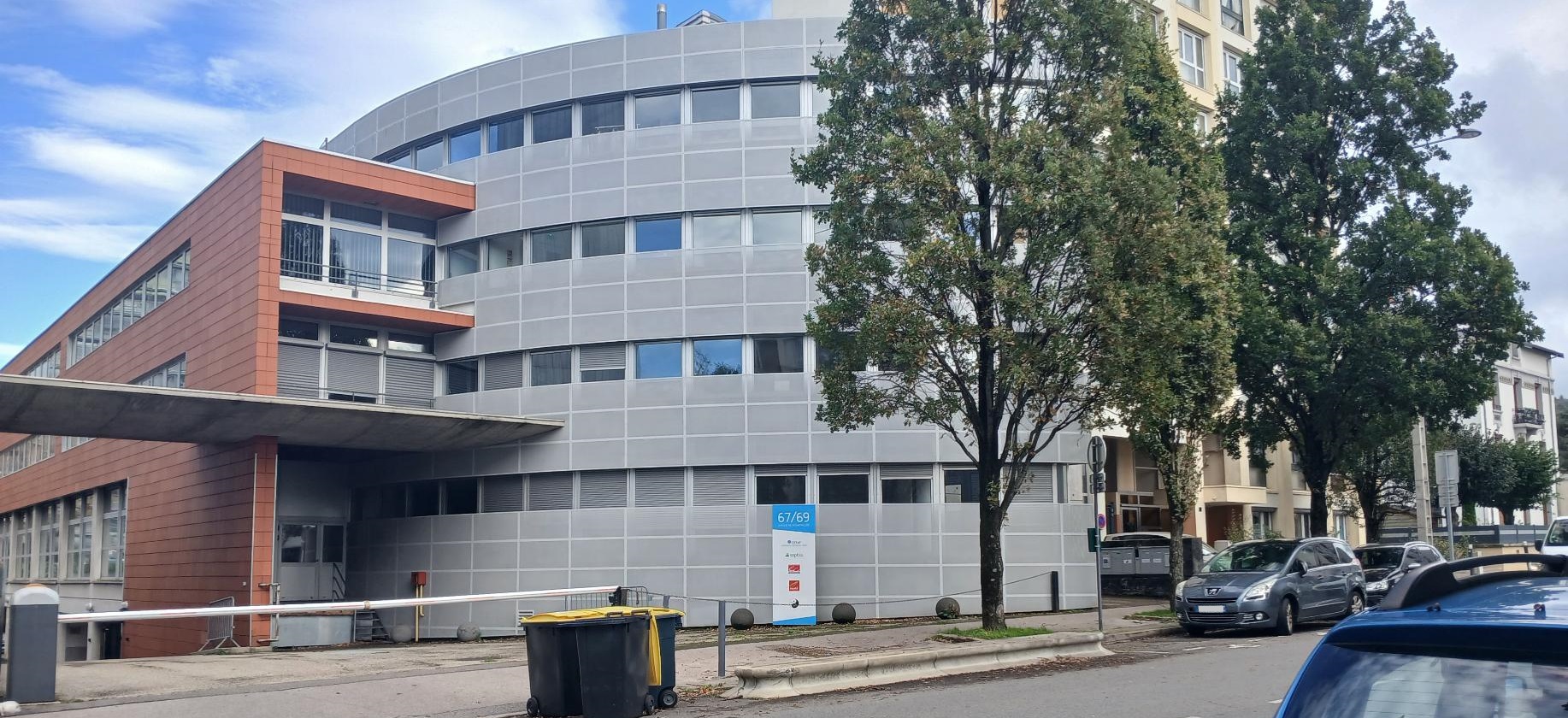 Façade du bâtiment où se trouve les nouveaux locaux du service SHAM HUDA de RENAITRE.